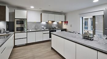 Student Only The Oaks