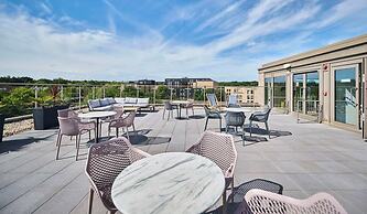 Student Only The Oaks