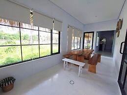 Double D Guesthouse and Villa