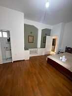 Dr. J. Spon Apartment