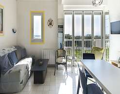 A Bright Beachside Escap
