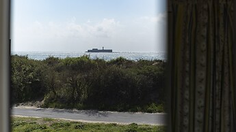 A Bright Beachside Escap