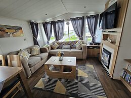 Heidi 2 Bed Robin Hood