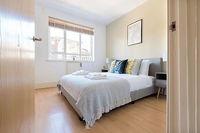 Peaceful Canal-Side Flat in Dalston
