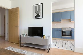 Peaceful Canal-Side Flat in Dalston