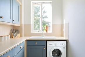 Peaceful Canal-Side Flat in Dalston