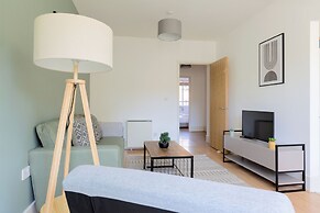 Peaceful Canal-Side Flat in Dalston
