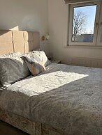 Modern Apartment-sleeps6-parking-seft Check in