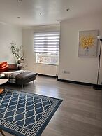 Modern Apartment-sleeps6-parking-seft Check in