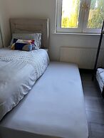 Modern Apartment-sleeps6-parking-seft Check in