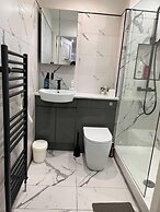 Modern Apartment-sleeps6-parking-seft Check in