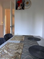 Modern Apartment-sleeps6-parking-seft Check in