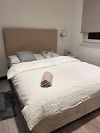 Modern Apartment-sleeps6-parking-seft Check in