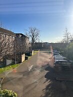 Modern Apartment-sleeps6-parking-seft Check in