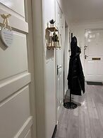 Modern Apartment-sleeps6-parking-seft Check in