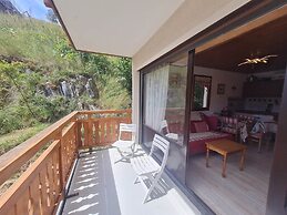 Modern Fourth-floor Apartment