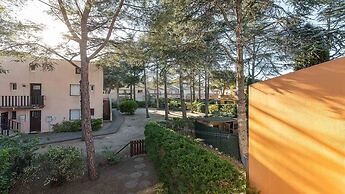 Garden Retreat Near the Beach