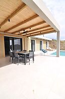 Zennova 52  Villa Cueva