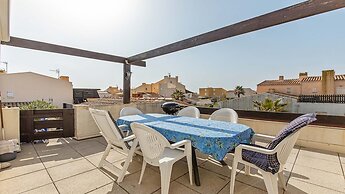 Seaside Family Apartment in Agde