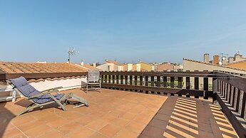 Seaside Family Apartment in Agde
