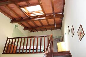 Cozy Pietrasanta Central Apartment With Loft