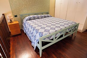 Cozy Pietrasanta Central Apartment With Loft