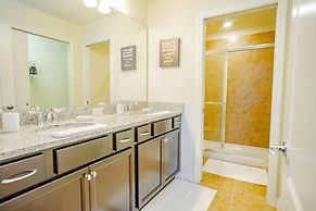 4606 TD - 5BR Townhome Marvel: Private Pool