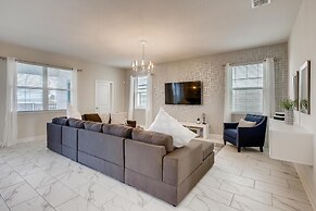 8908 CC - 5BR Luxury Home: Private Pool