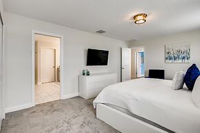 8908 CC - 5BR Luxury Home: Private Pool