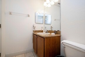 3132 CA - Charming Townhome Retreat