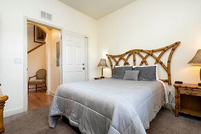 3132 CA - Charming Townhome Retreat