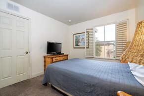 3132 CA - Charming Townhome Retreat