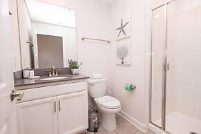 8967 CC - Cozy 5 Bed Home With Private Pool