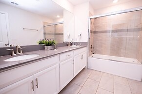 8967 CC - Cozy 5 Bed Home With Private Pool