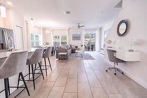 8967 CC - Cozy 5 Bed Home With Private Pool