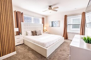 8967 CC - Cozy 5 Bed Home With Private Pool