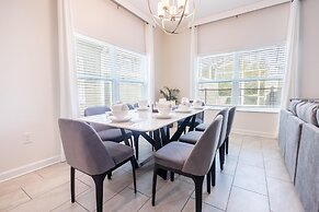 8967 CC - Cozy 5 Bed Home With Private Pool