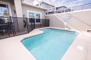 8967 CC - Cozy 5 Bed Home With Private Pool