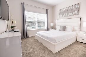 8967 CC - Cozy 5 Bed Home With Private Pool