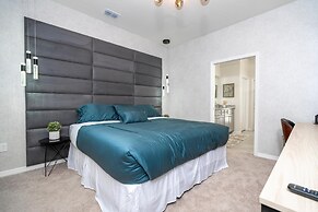 4446 KR - 7BR Luxury Villa Opulent Oasis