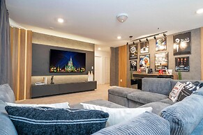 4446 KR - 7BR Luxury Villa Opulent Oasis