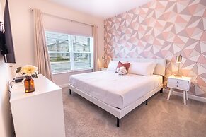 2901 SS - 4BR - Serene Retreat at Storybook Lake