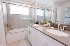 2489 RT - Ultimate Townhome Oasis With Pool