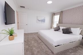 2489 RT - Ultimate Townhome Oasis With Pool