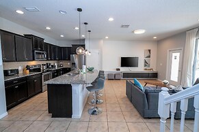 8822 GC - Fabulous 5BR Townhome: Pet Friendly