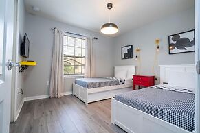 8822 GC - Fabulous 5BR Townhome: Pet Friendly