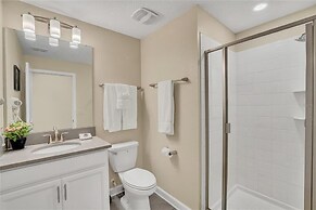 5021 WA - Stunning Townhome With Private Pool