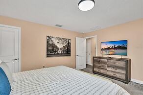 5021 WA - Stunning Townhome With Private Pool