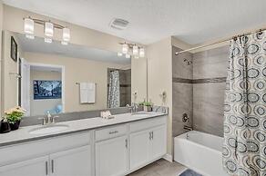 5021 WA - Stunning Townhome With Private Pool