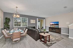 5021 WA - Stunning Townhome With Private Pool